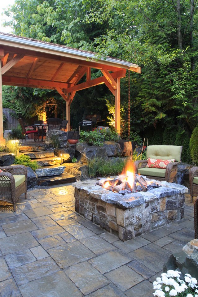 Montreal outdoor living terasse, outdoor firepit, backyard reno